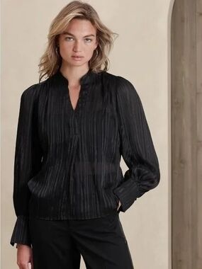 Banana Republic Black Textured Split-Neck Long-Sleeve Blouse